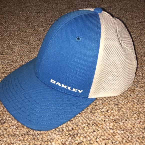 oakley fitted cap